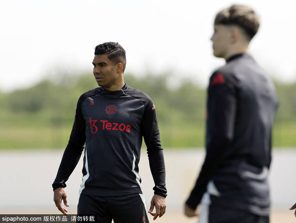 皇冠信用网代理_曼联砸1.1亿镑豪购双星！阿莫林钦点库尼亚+5000万镑尖刀皇冠信用网代理，拉师傅B费或让位？