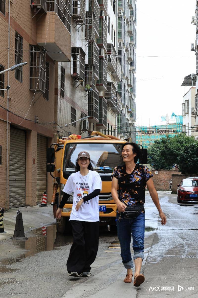 皇冠信用盘开户_00后女生回家陪父亲掏粪皇冠信用盘开户，“干最脏的活，赚最干净的钱”