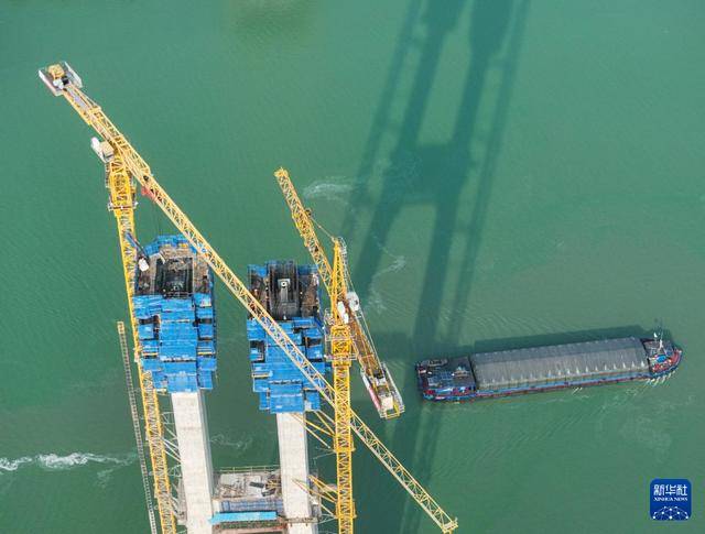 皇冠信用網哪里申请_江苏扬州：沪渝蓉高铁跨京杭运河斜拉桥建设有序推进