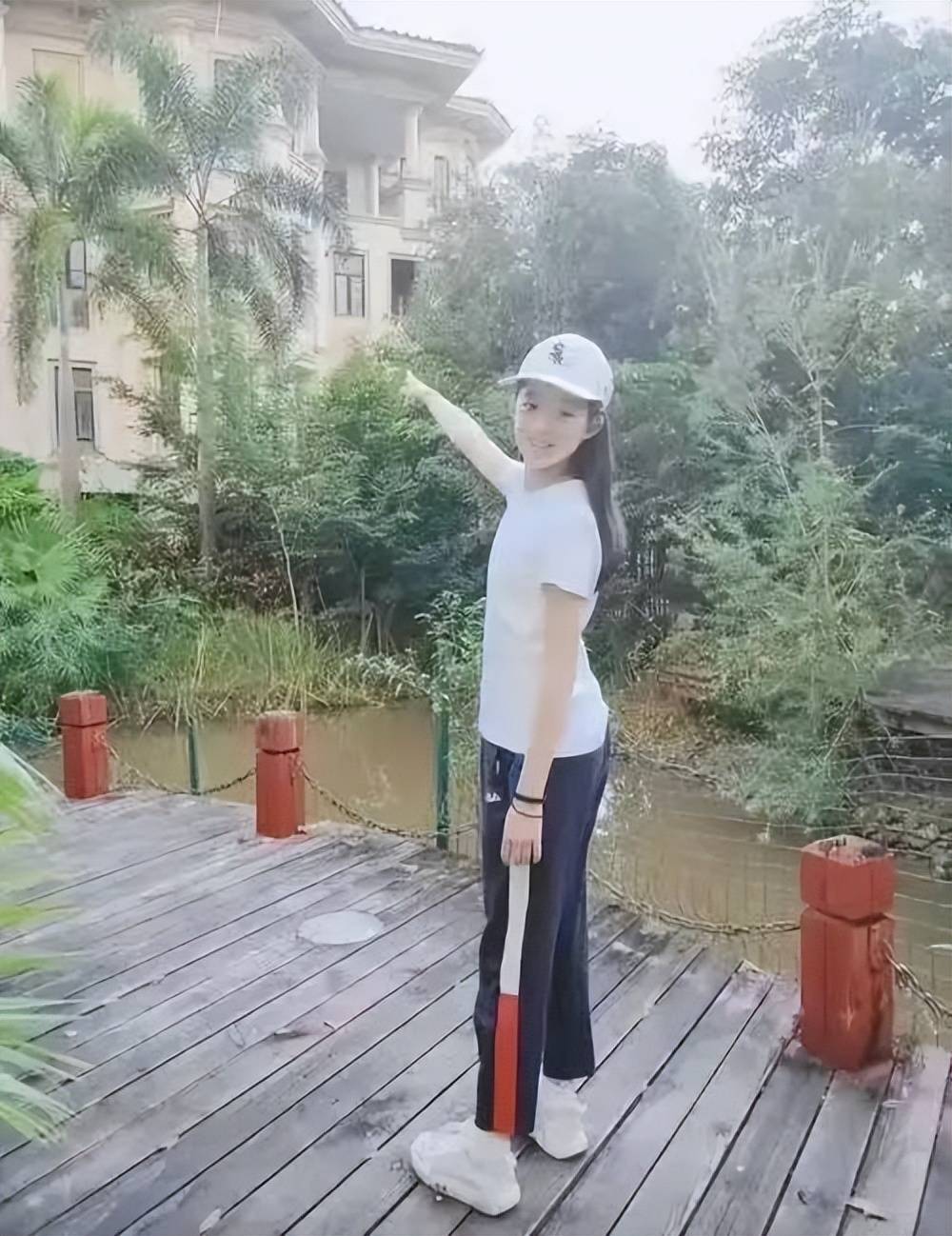 桑德兰vs西汉姆联
_黄杨钿甜父母回应网络争议:“天价耳环”实际100多元桑德兰vs西汉姆联
,别墅不是自家的,只是路过拍照