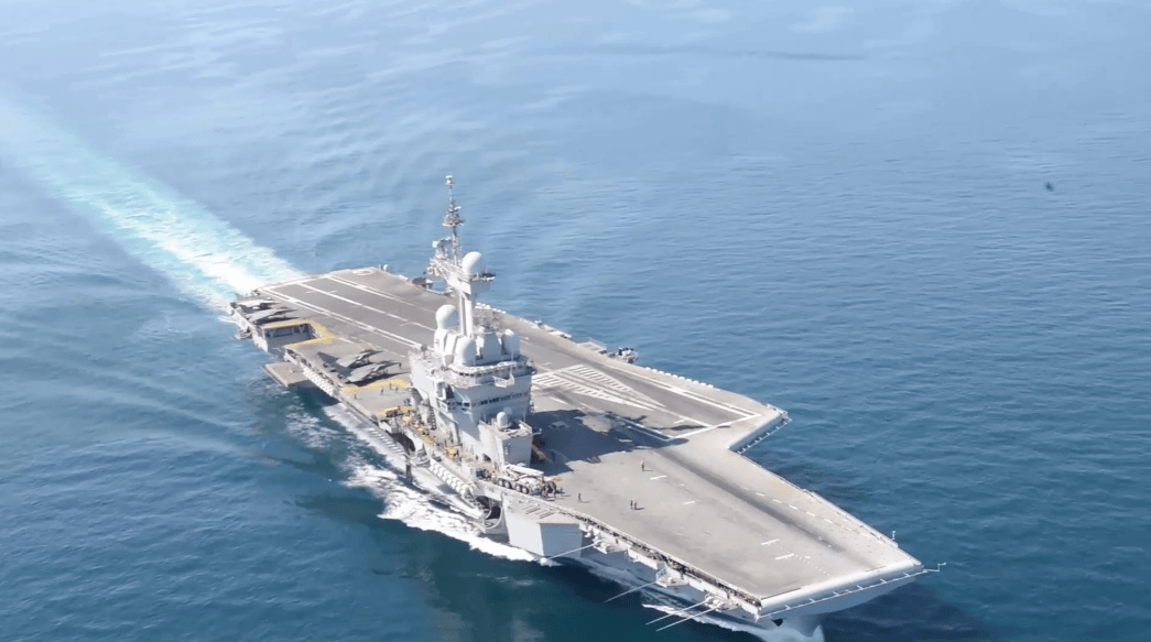 皇冠信用网最新地址_法国航母刚进入南海皇冠信用网最新地址，迎面遇上40艘中国军舰？法高官称做好开战准备，比美舰受尊重