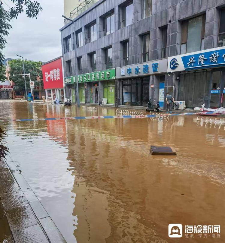 皇冠信用網会员注册网址
_因强降雨天气 河北兴隆县街道积水严重 居民:水位最高时没过护城河