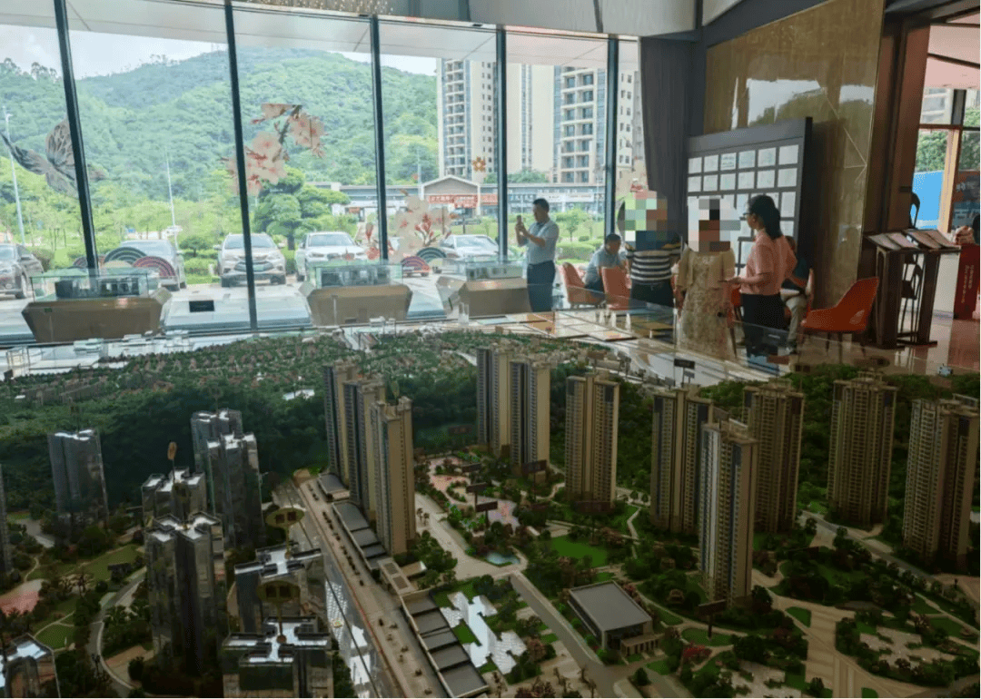 皇冠足球平台代理
_最低40万元一套皇冠足球平台代理
,李嘉诚家族甩货大湾区400套房源!一套房价格仅约香港同面积首付,中介称“很多香港客户来买”