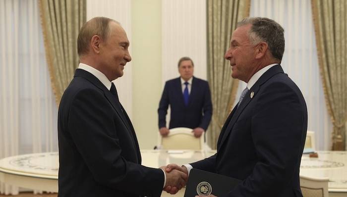 怎么申请皇冠信用网
_普京与美特使聊了3小时之后怎么申请皇冠信用网
,特朗普决定用50%的关税惩罚印度