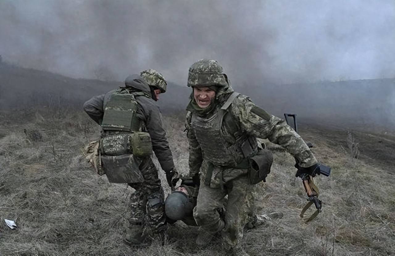 皇冠信用盘会员开户_决战打响皇冠信用盘会员开户，乌克兰被爆逃兵40万，泽连斯基豪赌失败，大结局来了？