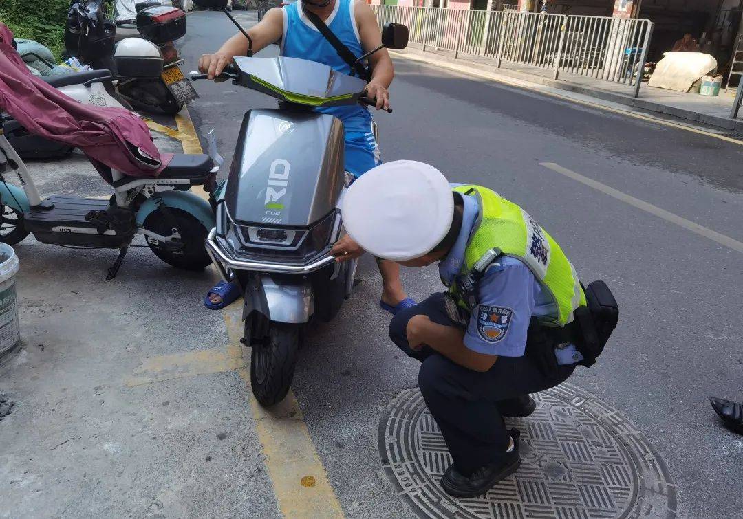 澳大利亚新南威尔斯联赛2
_多地严查“人造太阳”澳大利亚新南威尔斯联赛2
!湖南交警提醒