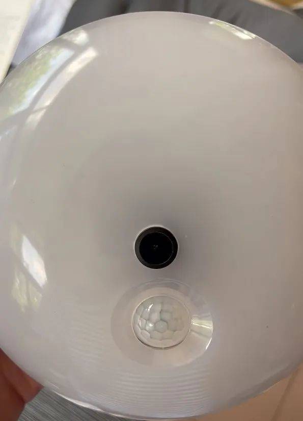 挪威丙组联赛_女租客在停电后发现伪装成灯泡的隐蔽摄像头挪威丙组联赛,房东希望退租,并愿退还剩余三个月的租金,警方立案调查