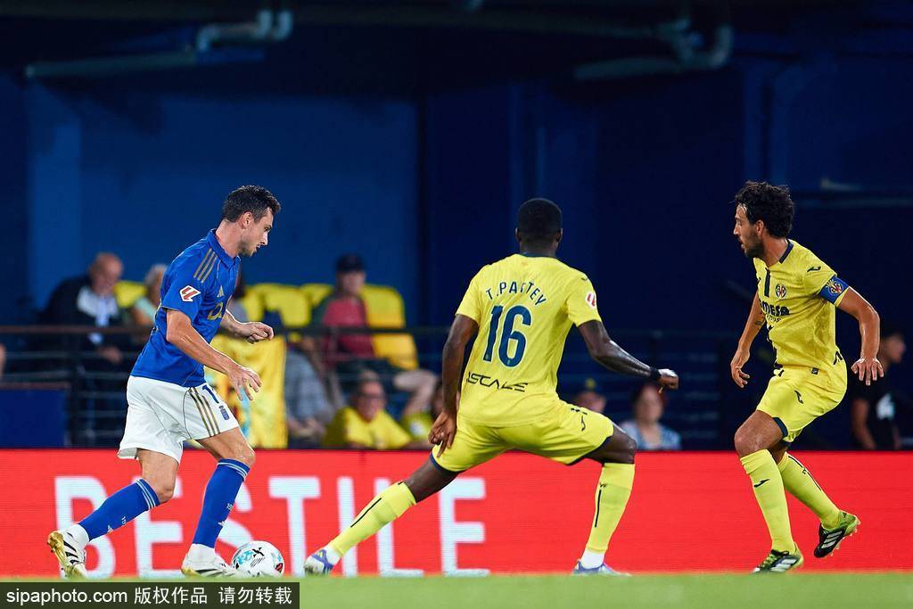 皇冠信用網怎么租_裁判果断出手!贡萨洛被布雷斯通肘击直红罚下皇冠信用網怎么租,西甲首轮引发热议