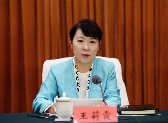 如何代理皇冠信用网_正部级美女大员被查！千万华服堆满多套住宅如何代理皇冠信用网，化妆团队提前数小时待命~