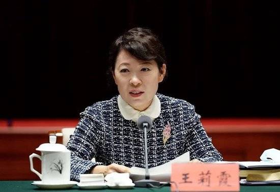 如何代理皇冠信用网_正部级美女大员被查！千万华服堆满多套住宅如何代理皇冠信用网，化妆团队提前数小时待命~