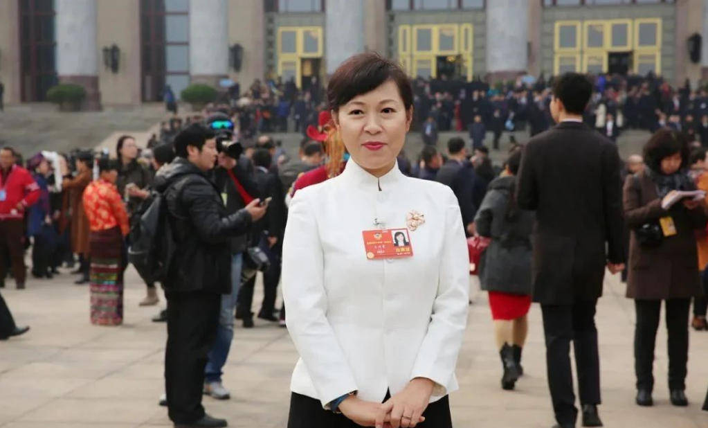 皇冠信用网开户
_“换装主席”王莉霞的堕落:从光鲜人设到腐败深渊