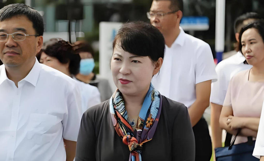 皇冠信用网开户
_“换装主席”王莉霞的堕落:从光鲜人设到腐败深渊