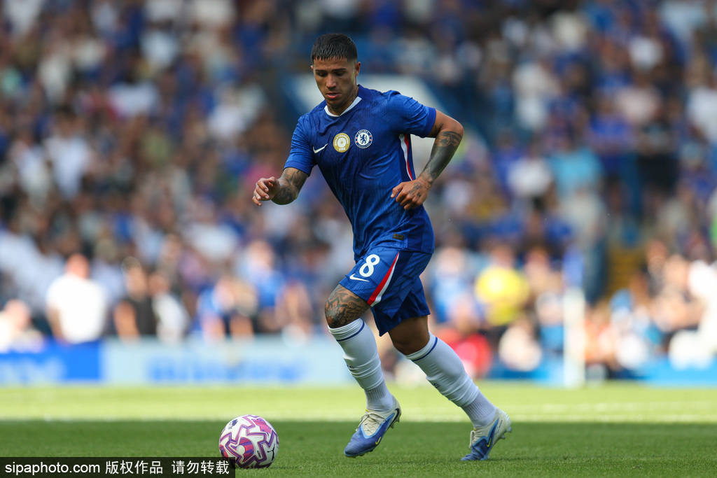 阿尔巴塞特vs桑坦德
_切尔西与加纳乔的转会博弈:2500万英镑报价背后的故事与数据分析