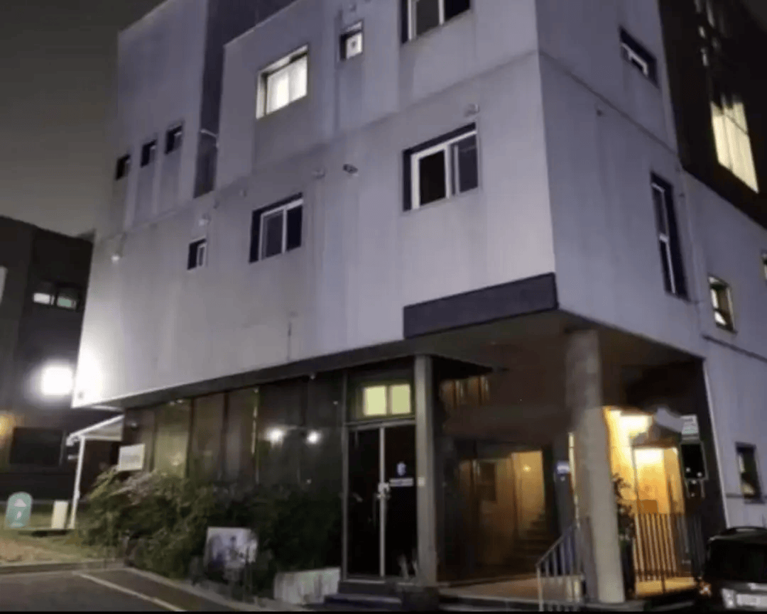 维戈塞尔塔vs皇家贝迪斯
_中国女游客遭60多岁韩国民宿房东深夜闯入骚扰维戈塞尔塔vs皇家贝迪斯
,代理律师称警方已立案;受害人:求助帖发布后,有7名中国女孩称也遭到该房东类似对待