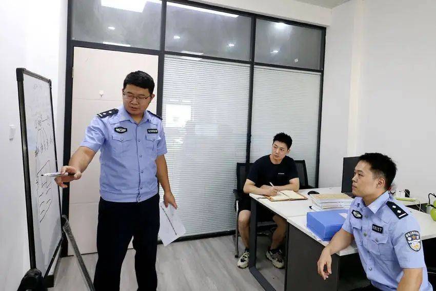 佩拉札阿马多尔vs阿利安萨圣萨尔瓦多
_30名“优质相亲女”落网