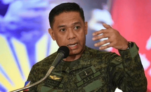 华保斯vs法尔肯贝里_眼看南海事闹大了华保斯vs法尔肯贝里，菲方突然就台海议题摊牌，中国等的机会来了？这一次动作很大胆