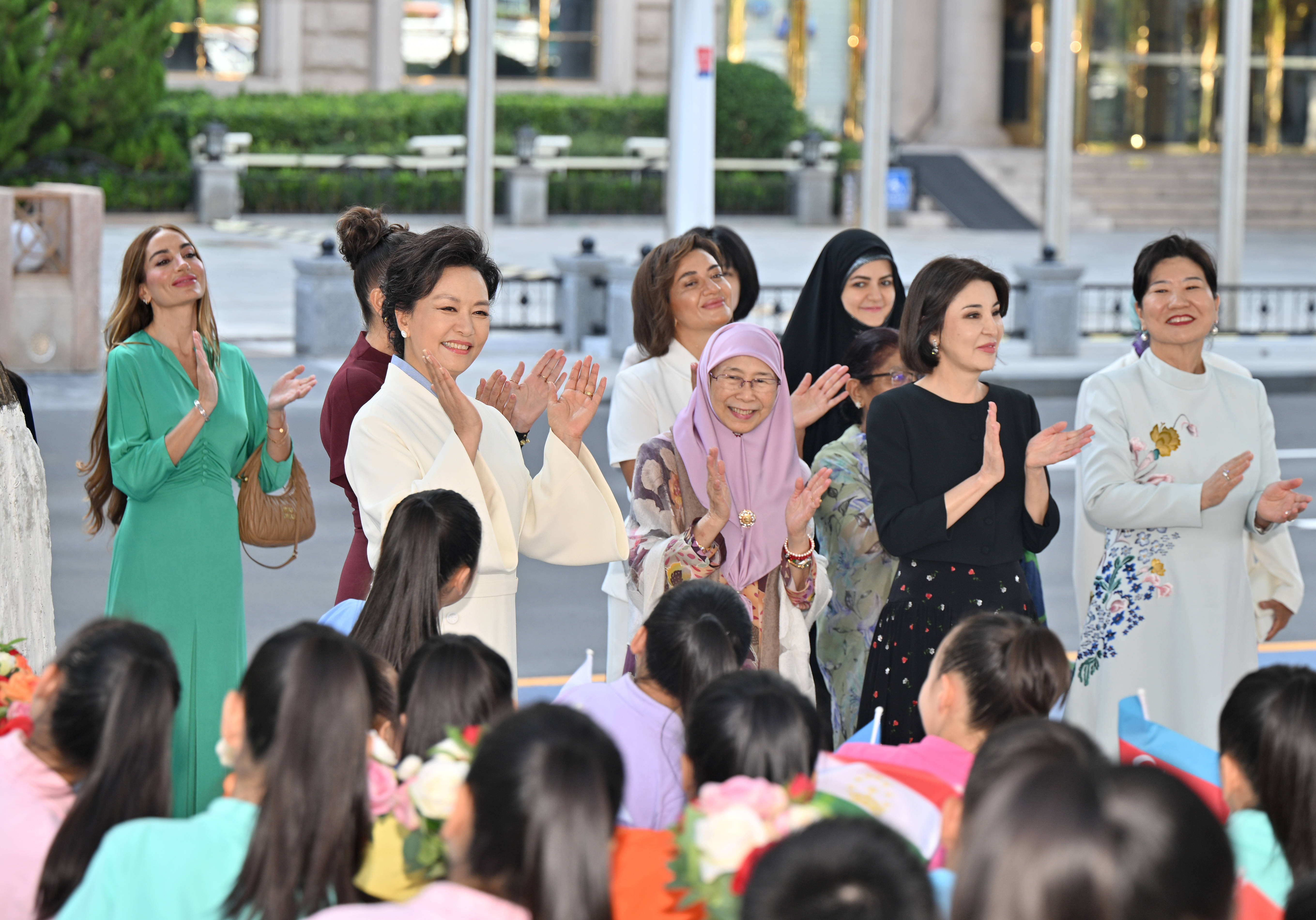 汉坎vs萨普斯堡08_上合组织天津峰会|彭丽媛同出席2025年上海合作组织峰会外方领导人夫人游览天津海河