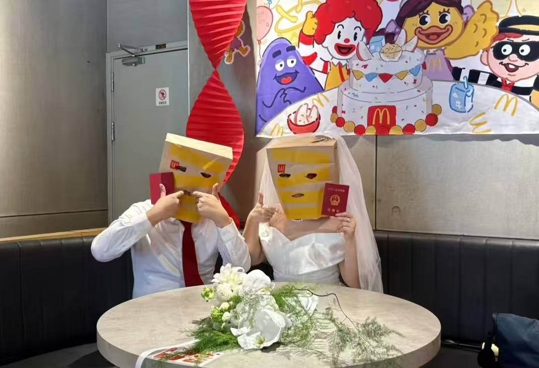 南奔战士vs春武里_新人回应在麦当劳办婚礼：选在第一次约会的那家南奔战士vs春武里，人均80元，朋友们觉得很新奇