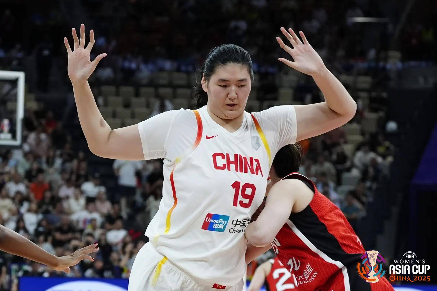 瑞士vs科索沃足球_连拉带拽瑞士vs科索沃足球!宫鲁鸣:亚洲杯张子宇遭遇对手坏动作