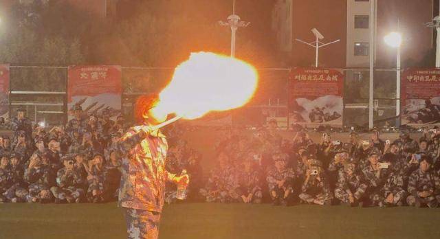 沙特阿拉伯U20 vs 伊拉克U20_兰州大学军训期间大一女生表演川剧吐火沙特阿拉伯U20 vs 伊拉克U20,校方:学生来自东北,因个人爱好自学