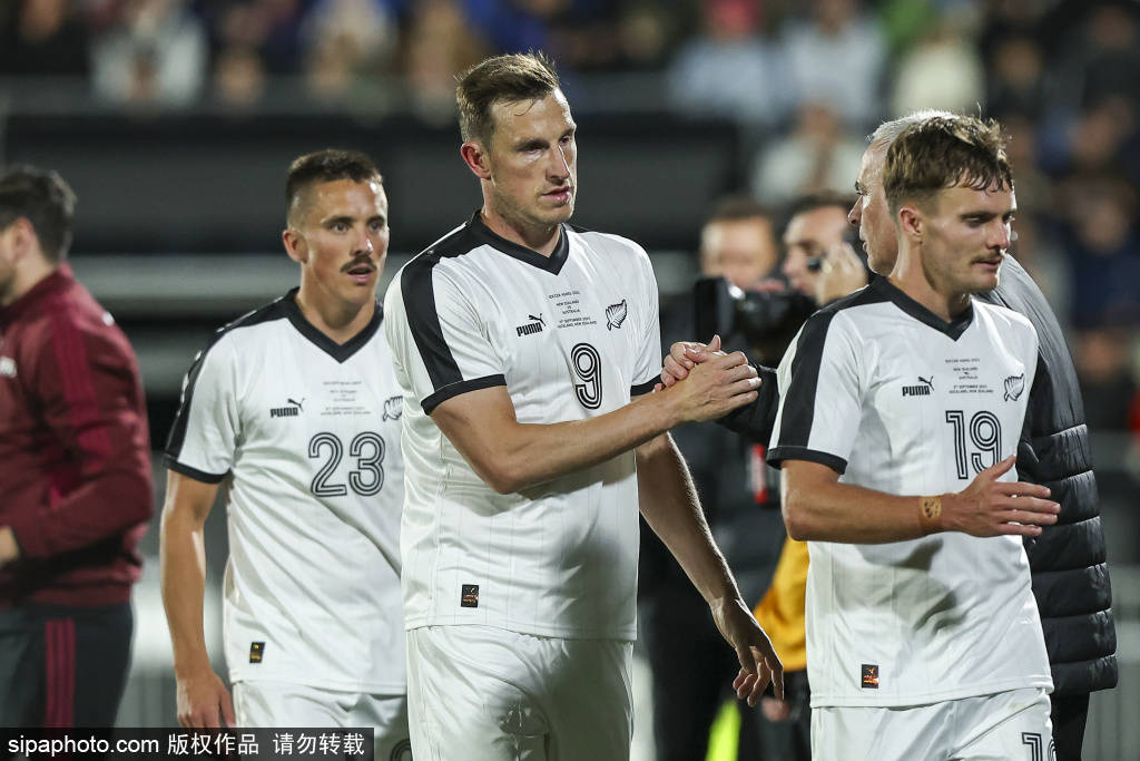 亚预赛离奇一幕：最后3分钟马尔默(女) vs韦克舍(女)，澳大利亚球员颠起了球，根本不想赢中国队，着急跟裁判握手 | 马尔默(女) vs韦克舍(女)