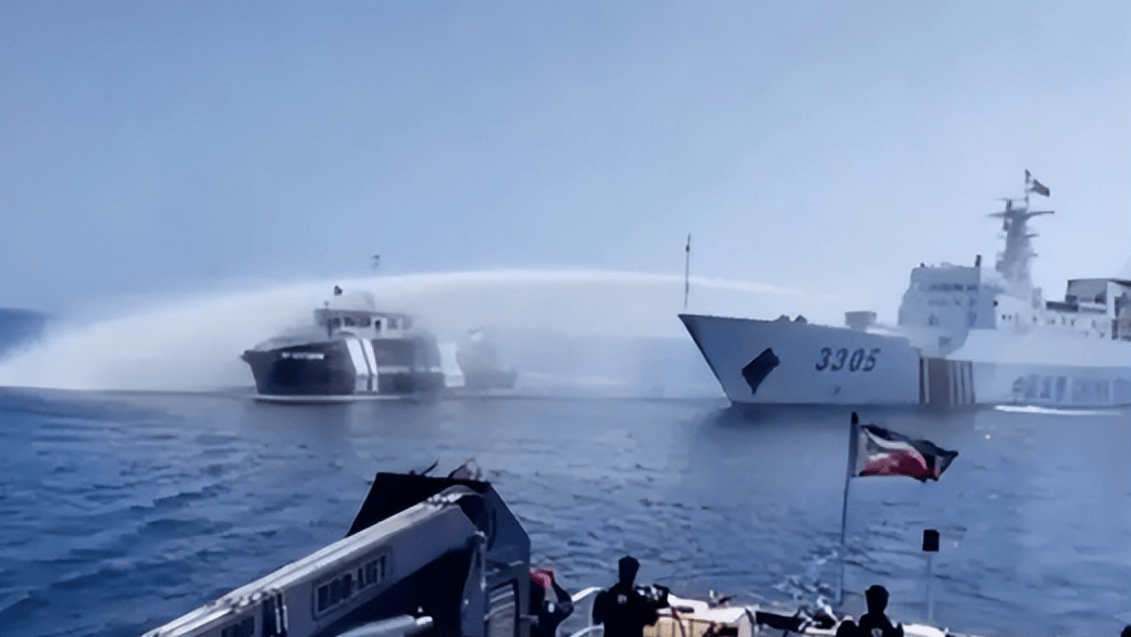 皇冠信用网代理注册_顾不上脸面了皇冠信用网代理注册,马科斯紧握中方大使的手,托大使给北京带句话