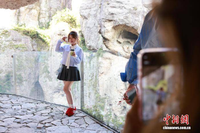 皇冠信用網怎么开账号_浙江温州乐清雁荡山：悬崖咖啡助力传统景区焕新出圈