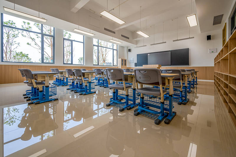 欧冠足球_义务教育年限有望延长欧冠足球？多地已有扩大免费教育范围的初步探索