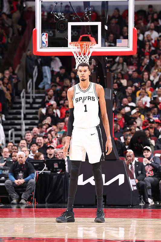 皇冠信用网出租代理_成NBA历史首人皇冠信用网出租代理，文班亚马：已准备好挑战更强的球队