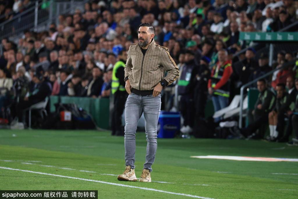 塞内加尔足球_紧急！皇马0-2惨败引发高层震怒塞内加尔足球，阿隆索命悬一线，曼城大战或成生死战