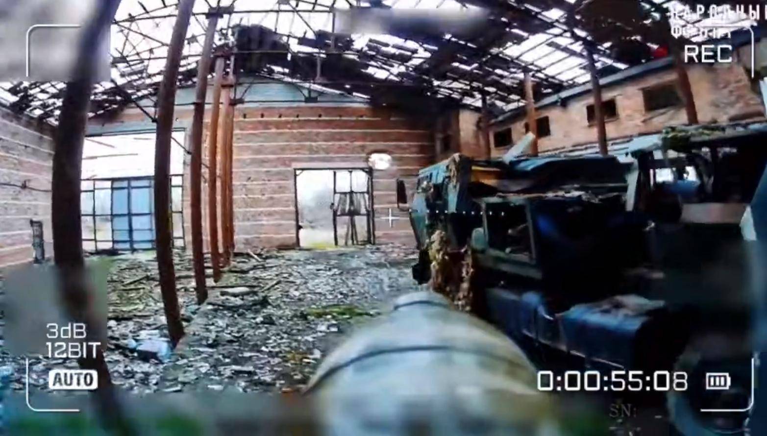 正版皇冠信用网代理_俄军被狠狠上一课:打假海马斯正版皇冠信用网代理,乌军藏地道,靠机器人无人机作战