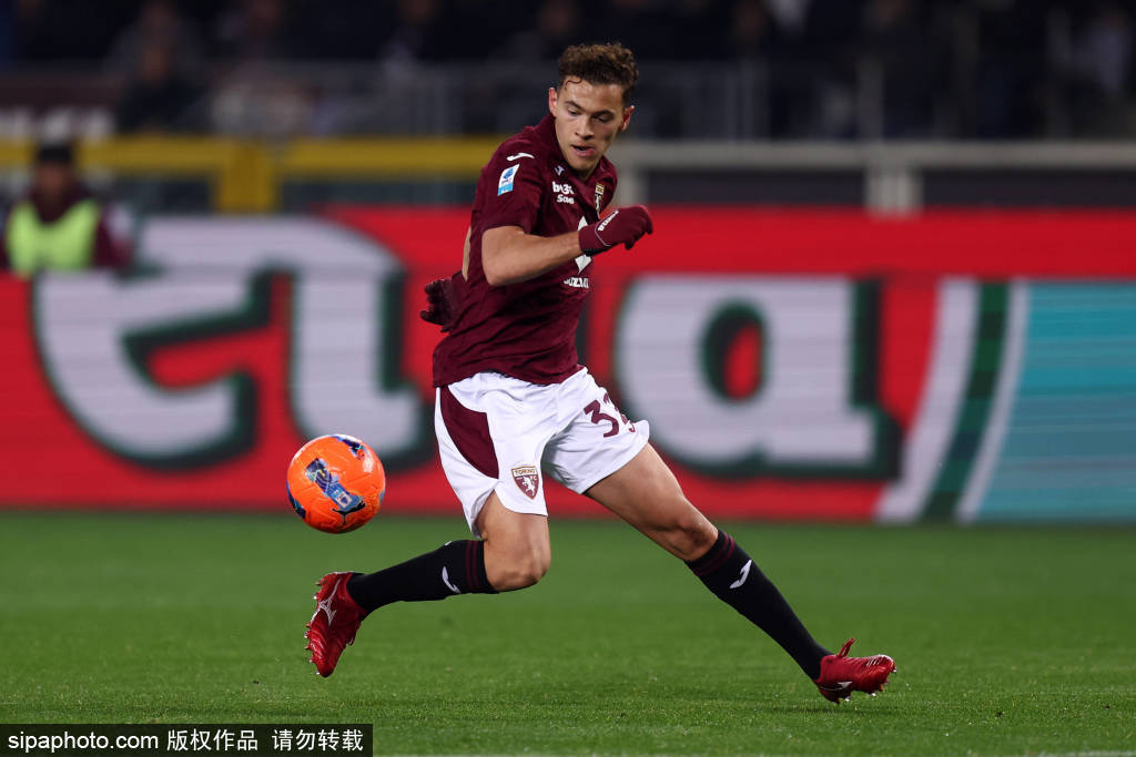 皇冠信用网登2代理_莱奥伤情悬念：AC米兰的希望与挑战皇冠信用网登2代理，检查结果即将揭晓！