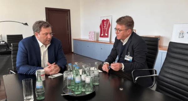 皇冠代理占成
_德国铁路公司订购中国电动公交车皇冠代理占成
,德财长:让我十分恼火