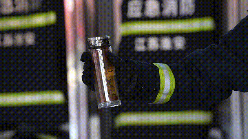 皇冠信用网注册
_赶紧扔了皇冠信用网注册
!这种保温杯正在悄悄“毒害”你→