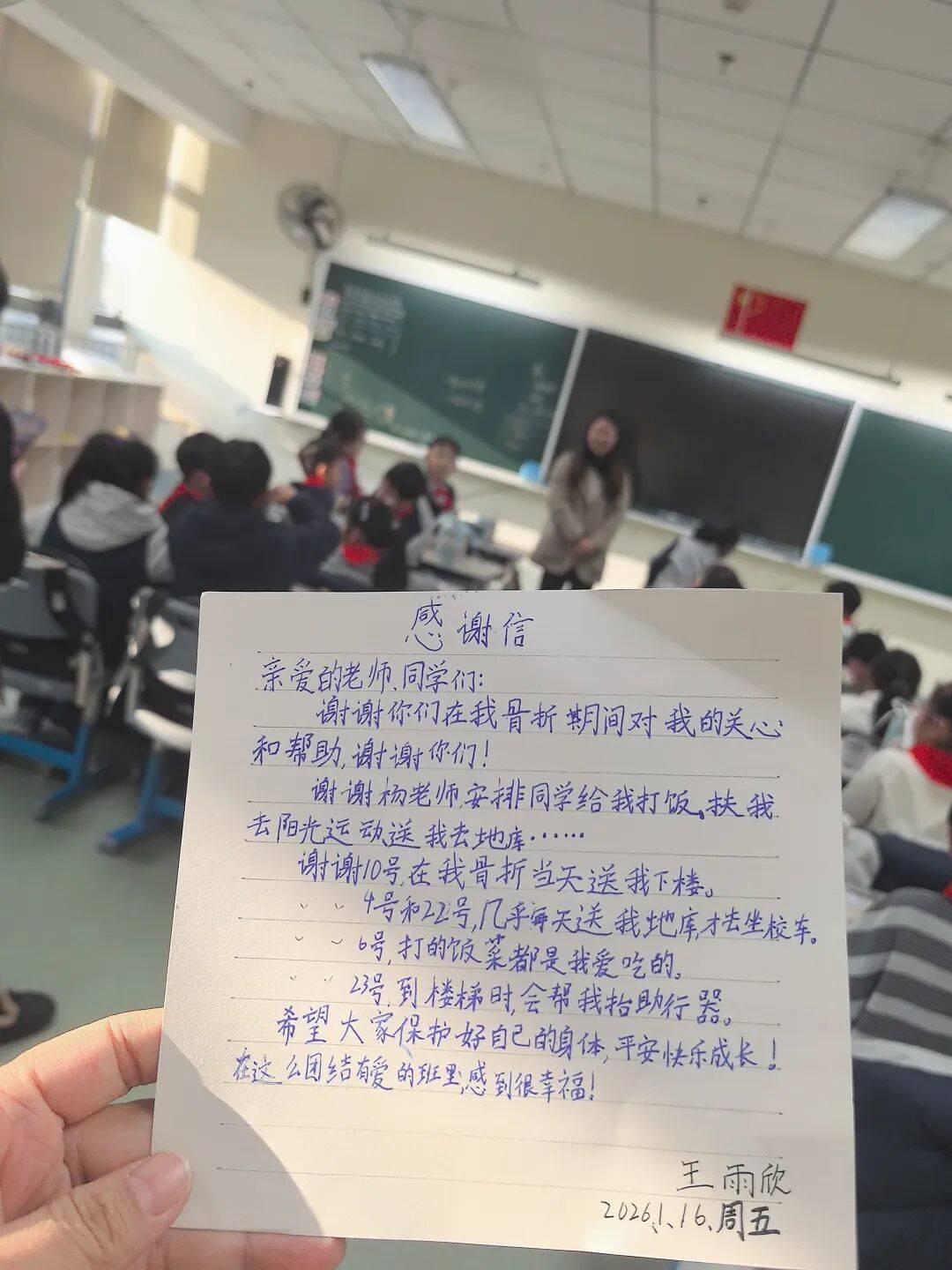 皇冠信用网注册_杭州小学女生躲在厕所偷偷哭皇冠信用网注册，医生建议休学！没想到2个月来，她一节课没落下！“原来除了爸爸妈妈，还有那么多人爱我”