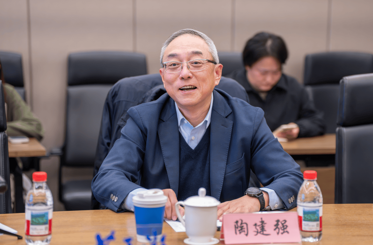 皇冠足球
_澎湃下午茶·上海“两会”专场|缝合与融合:一江一河的未来