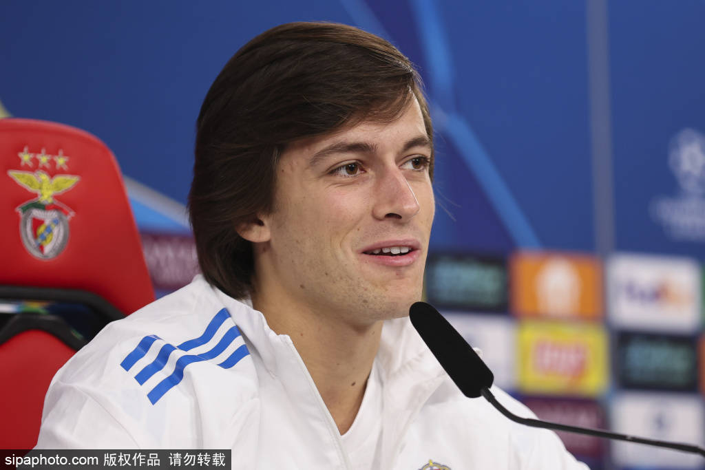 皇冠ag hga030_在普雷斯蒂安尼和维尼修斯之间的交火中皇冠ag hga030，卡雷拉斯的职业生涯