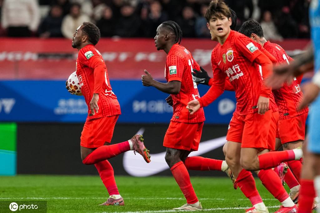 世界杯足球平台出租电话 _开门黑世界杯足球平台出租电话 ！中超-钟义浩27秒闪击武磊破门被吹 海港1-2河南