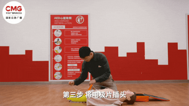 信用平台出租_山东一市民突发心梗信用平台出租,其家属砸窗取出陌生人车内AED用于急救;车主回应:砸就砸吧,人命比玻璃重要