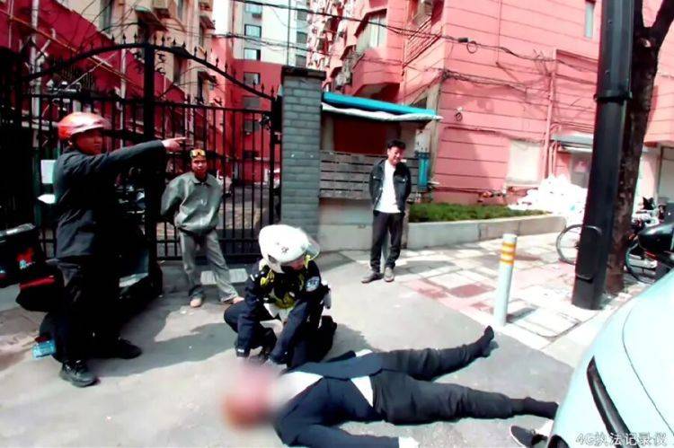 皇冠怎么代理_上海街头一男子突然倒地抽搐皇冠怎么代理，死死咬住交警手指！120赶到时才发现……