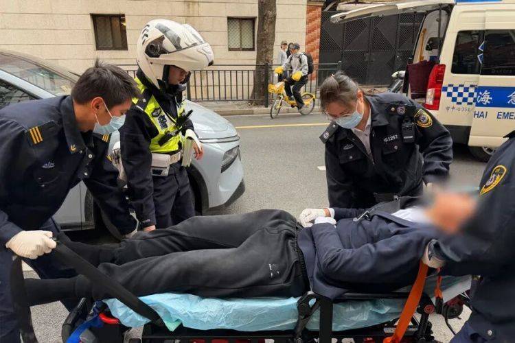 皇冠怎么代理_上海街头一男子突然倒地抽搐皇冠怎么代理，死死咬住交警手指！120赶到时才发现……