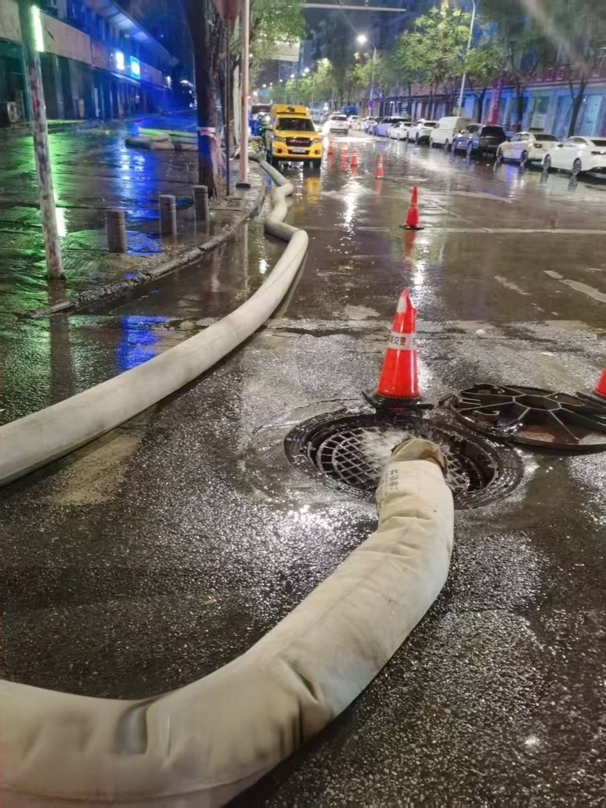 世界杯足球平台出租 _大到暴雨夜袭武汉世界杯足球平台出租 ，目前全市主次干道无积水