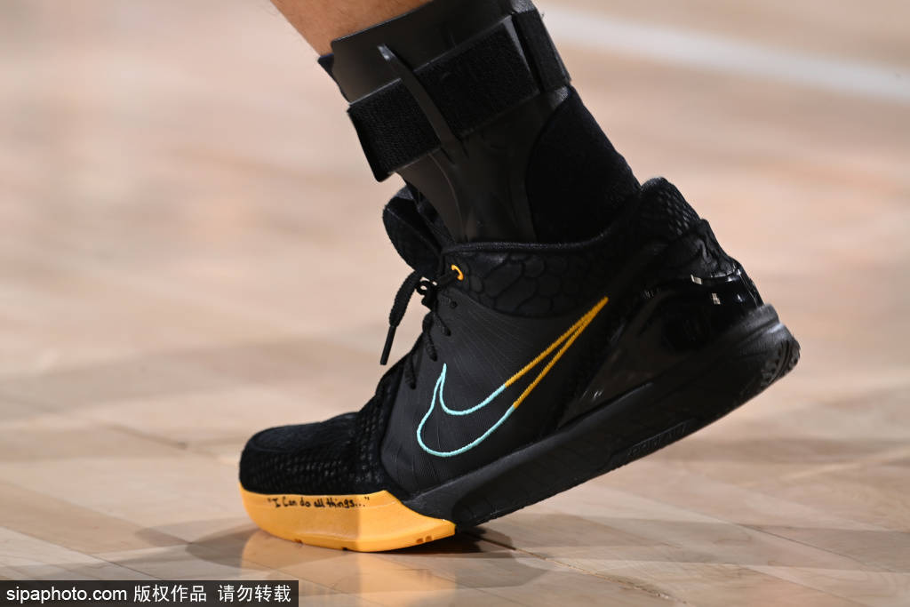 皇冠足球_巴特勒场边“整活”：勇士附加赛惊险晋级皇冠足球，库里封神，小将理查德却意外“躺枪”？