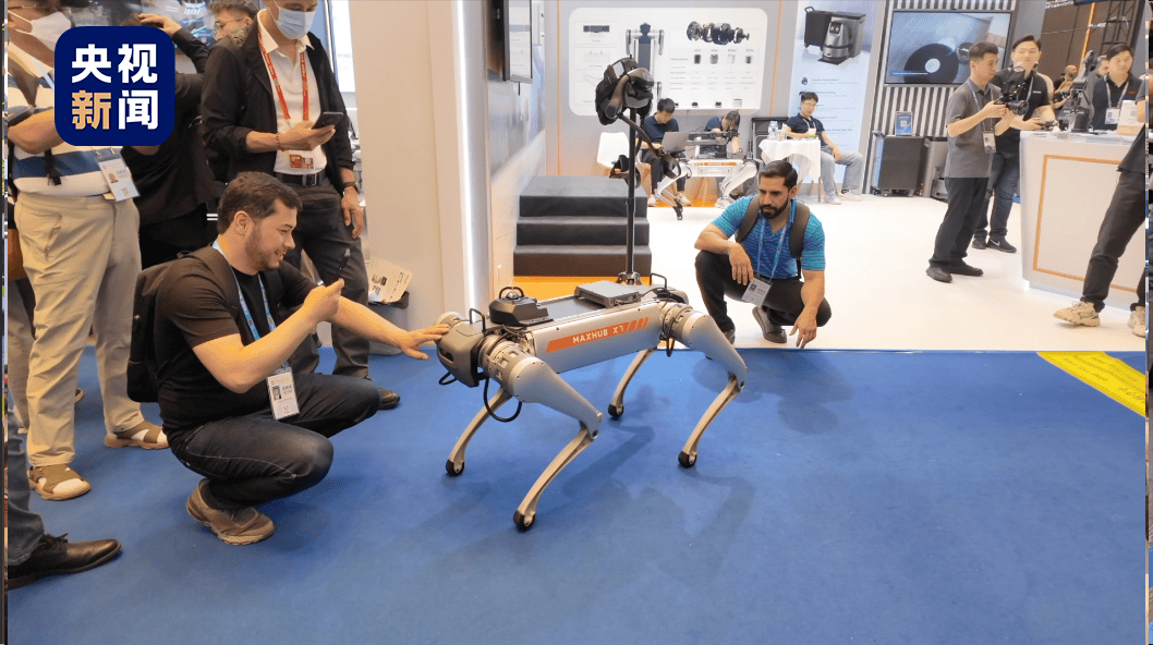 皇冠ag mos066_广交会暖心一幕！中国机器人皇冠ag mos066，帮外国友人重新站立行走