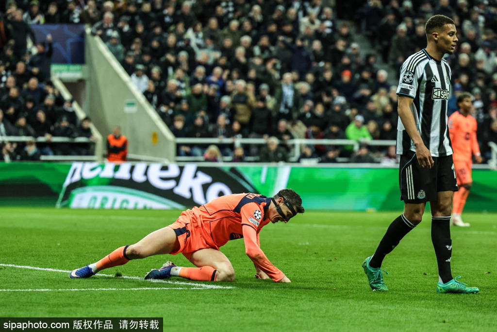 皇冠hga050_莱万续约悬而未决皇冠hga050，米兰为何选择瑟洛特“超车”？解读今夏锋线博弈