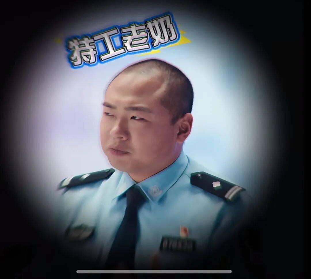 世界杯开户言方网站_民警因头发卷被投诉烫头世界杯开户言方网站，无奈称“我这是自来卷”