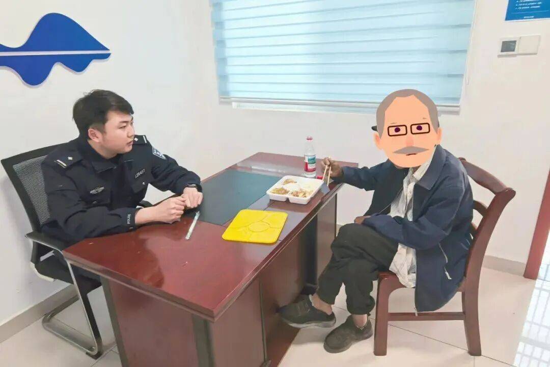 世界杯开户_95岁爷爷误把“新疆”听成“靖江”世界杯开户，骑车50多公里去找孙子，饿一天没舍得吃带给孙子的零食
