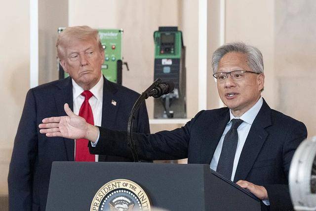 租用足球平台_最后时刻租用足球平台，黄仁勋挤上飞向北京的“空军一号”