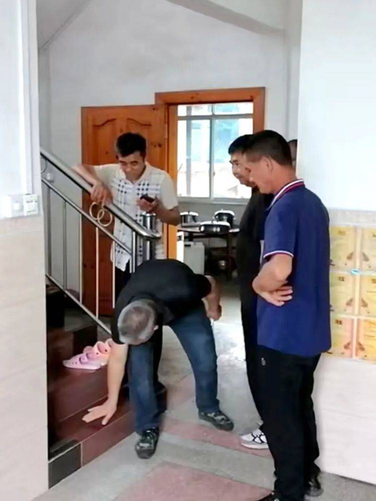 世界杯代理平台是什么_柳州一居民家地面“发烧”超60℃世界杯代理平台是什么，地下无热水管、电线经过，原因出人意料