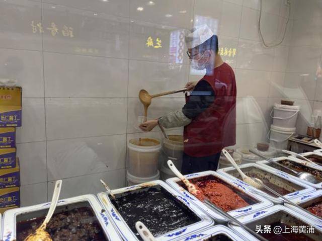 世界杯信用盘平台出租_7天狂卖1吨！上海阿姨爷叔排长队也要买世界杯信用盘平台出租，“这酱特别香，吃了让人难忘！”